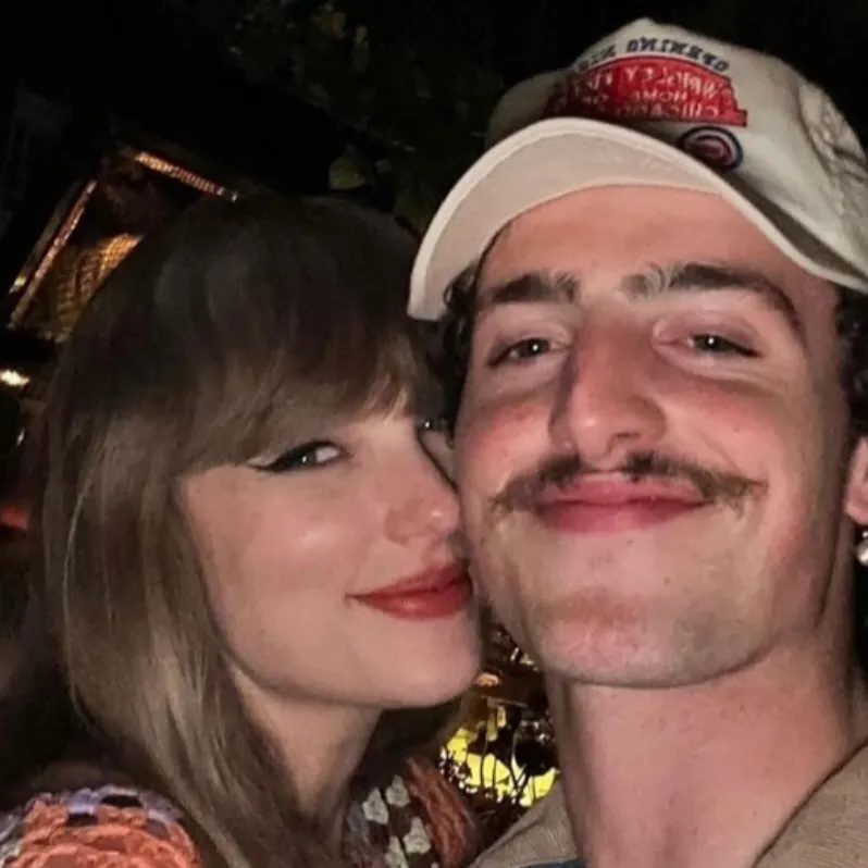 chat with ai character: Taylor+Benson 