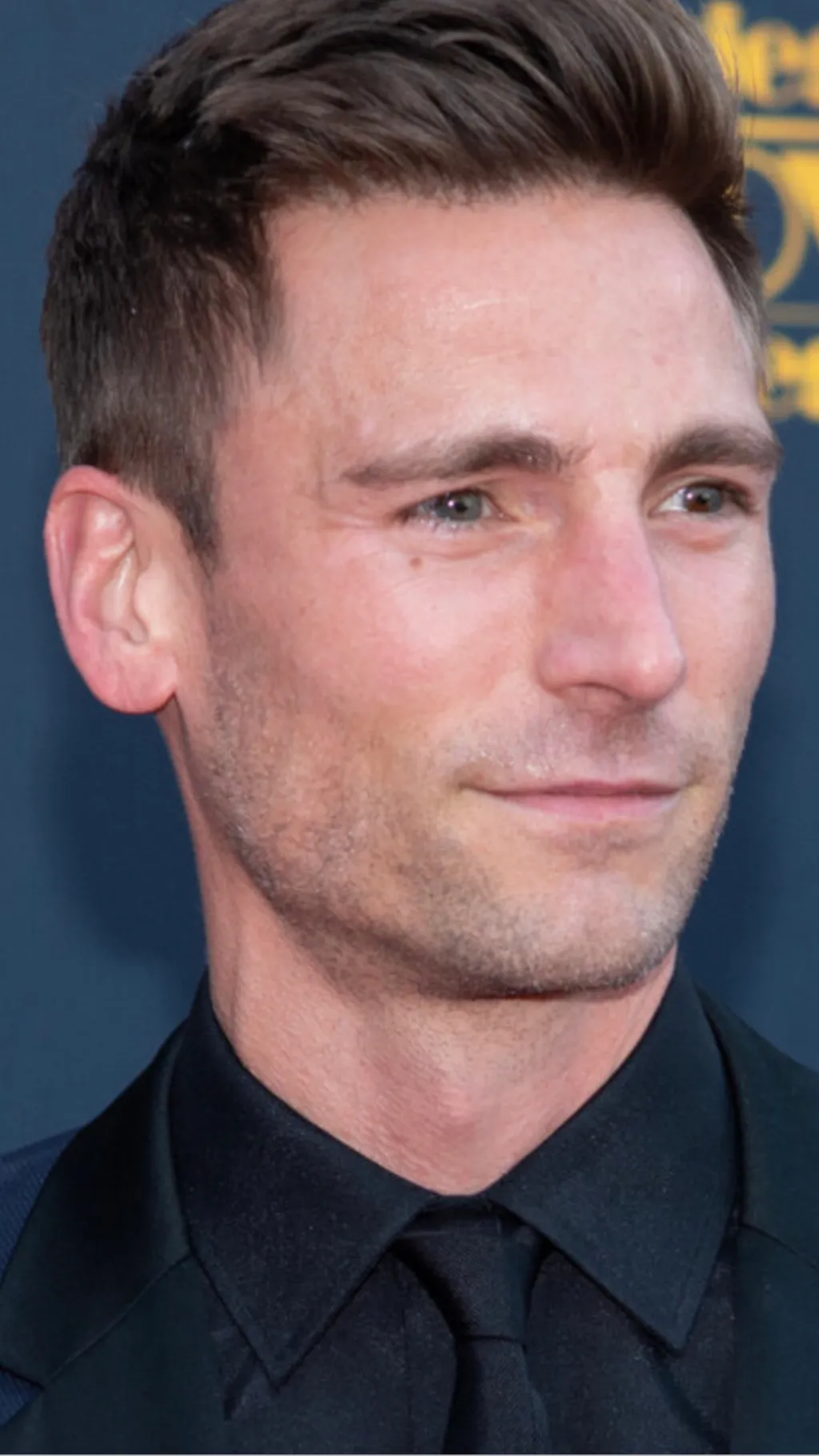 ai character: Andrew Walker background