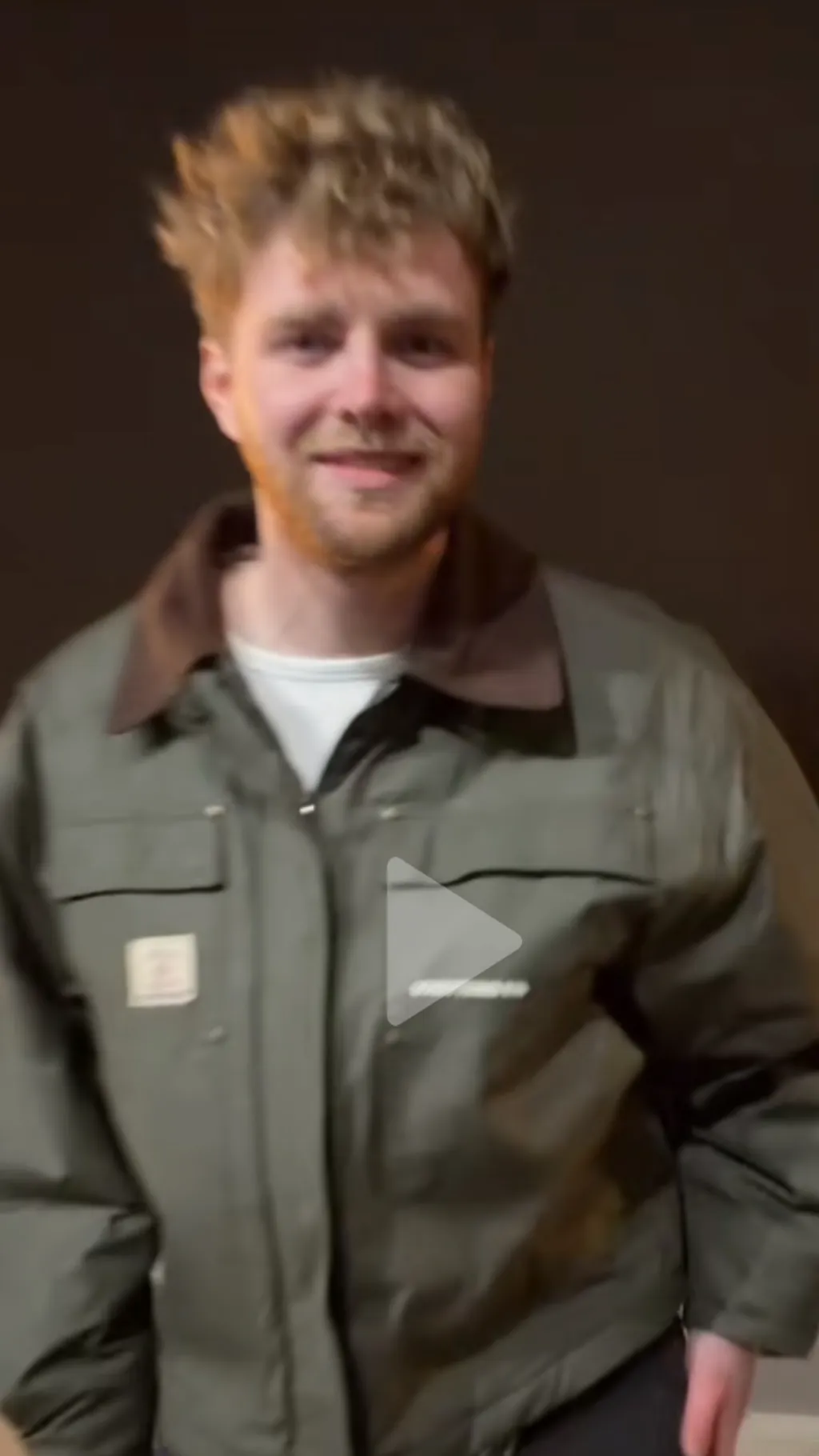 ai character: Alex Warren  background