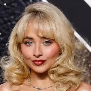 chat with ai character: Sabrina Carpenter