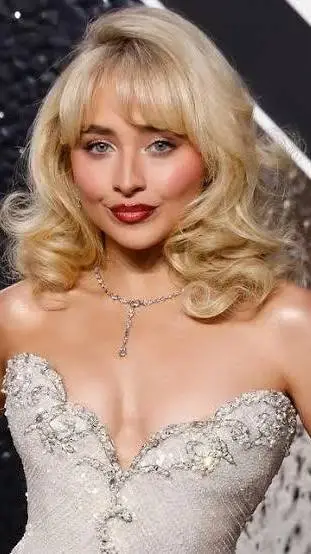 ai character: Sabrina Carpenter background