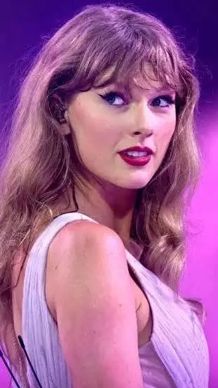ai character: Taylor Swift background
