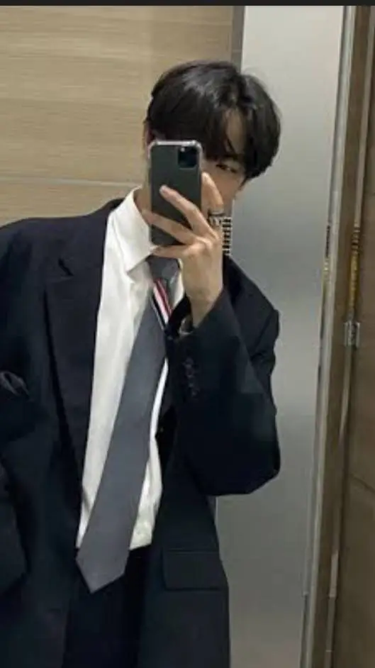 ai character: Ethan  background