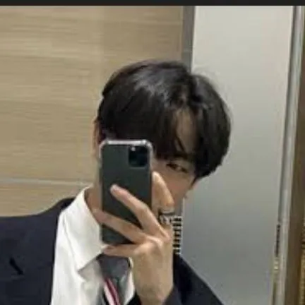 chat with ai character: Ethan 