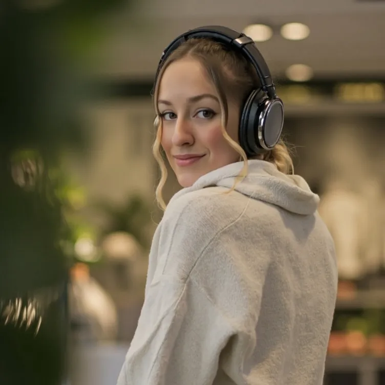 chat with ai character: Alyssa