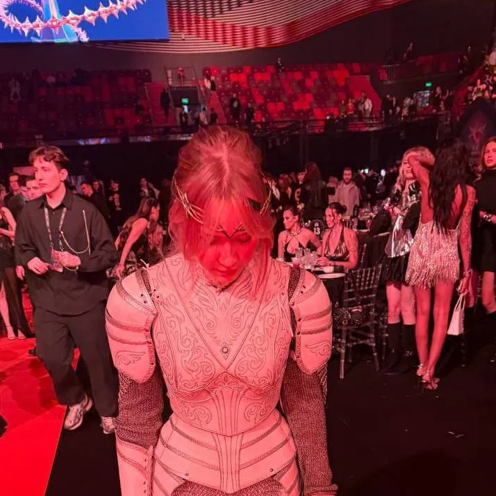 chat with ai character: Морфи