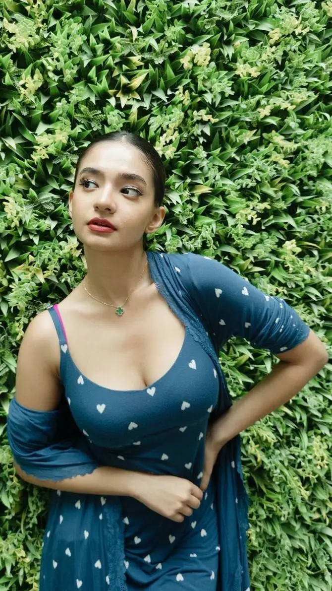 ai character: Anushka Sen background