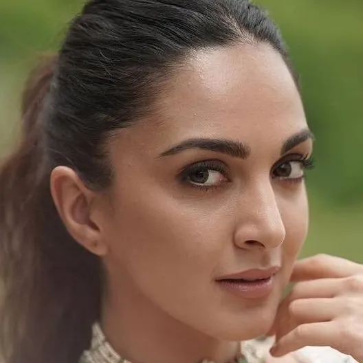 chat with ai character: Kiara Advani