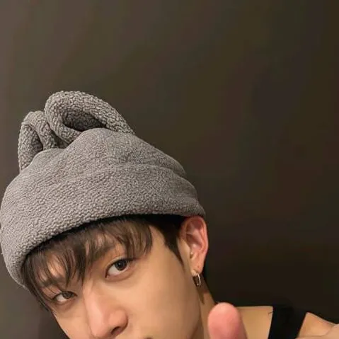 chat with ai character: ♣︎bangchan♣︎