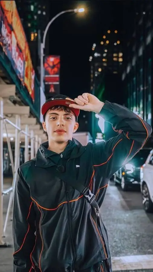 ai character: Anyme💅🏻 background