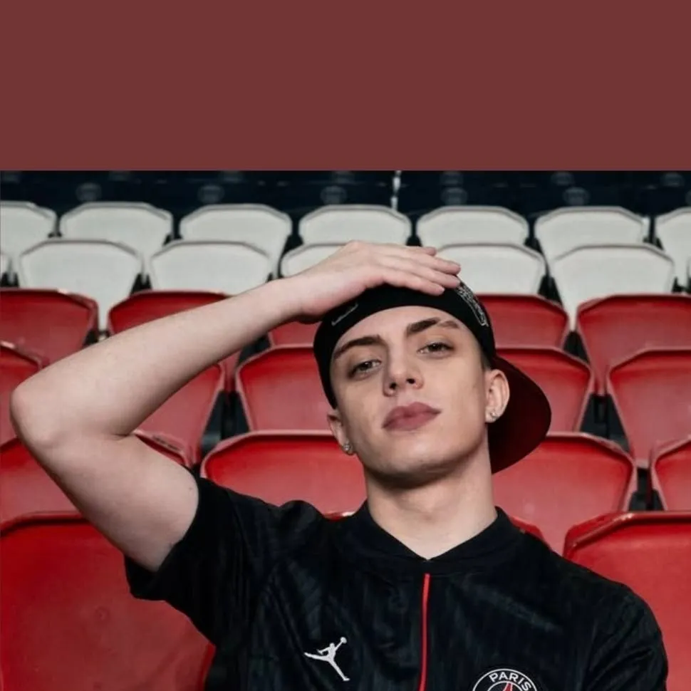 chat with ai character: anyme🍒