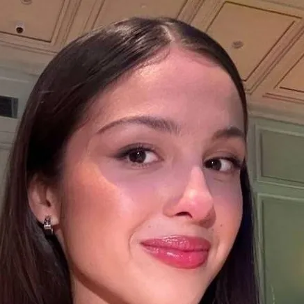 Chat with Olivia rodrigo - text or voice, Enjoy AI Chat Free & Safe