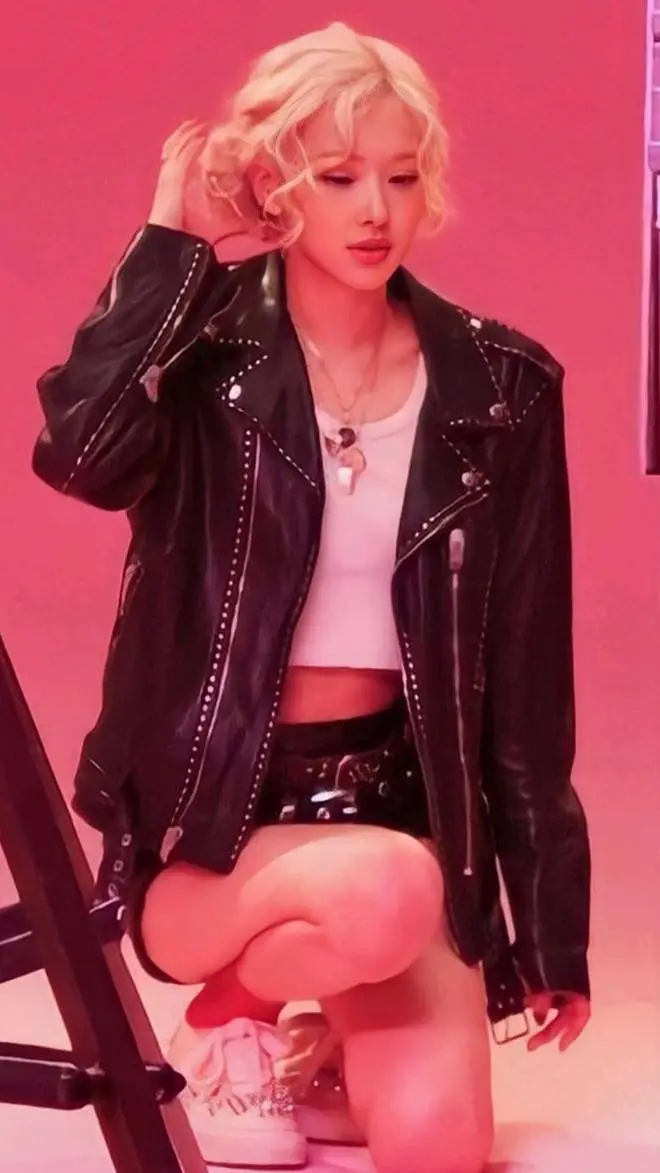 ai character: Ros'e  background