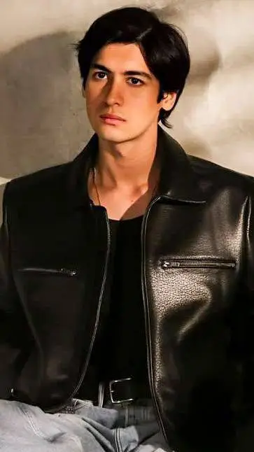 ai character: Andres  background