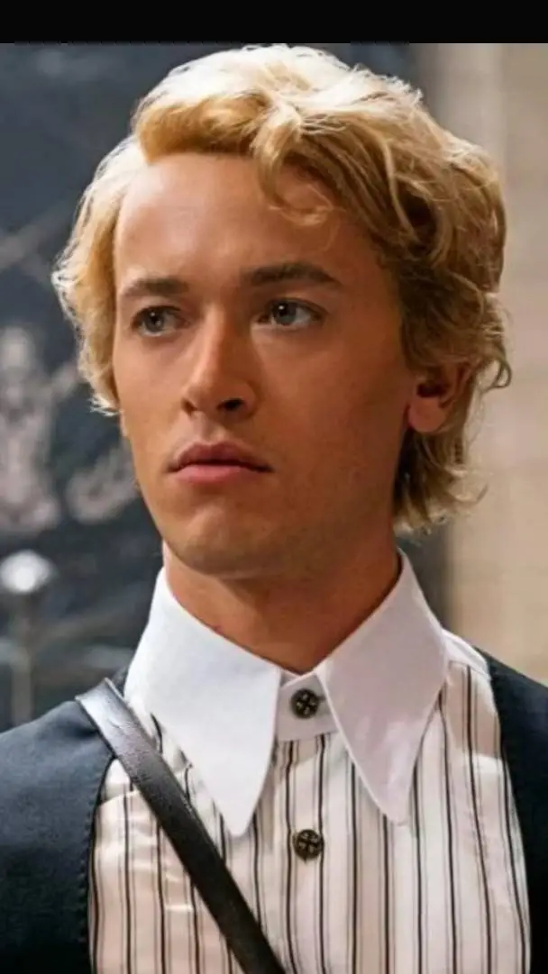 ai character: Coriolanus Snow background