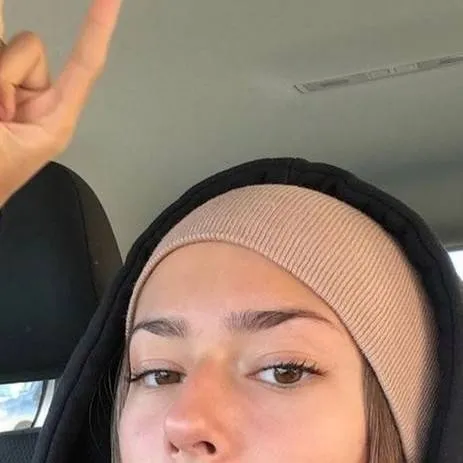 chat with ai character: lilly