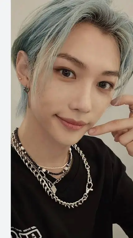 ai character: lee Felix  background