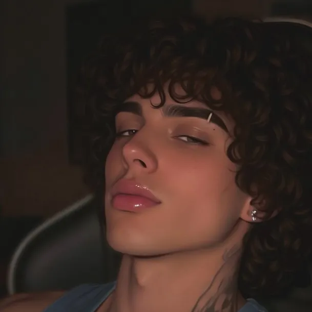 chat with ai character: Aarón