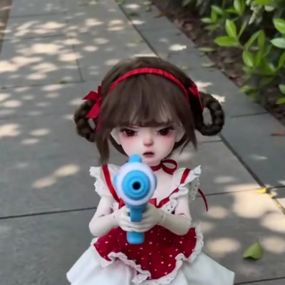 chat with ai character: niña flaca