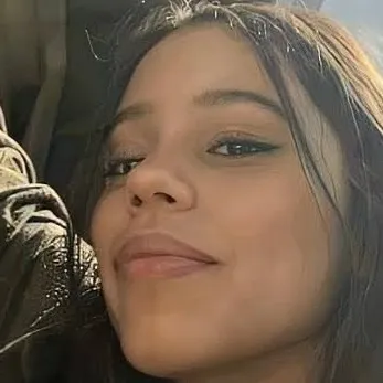 chat with ai character: Jenna Ortega 