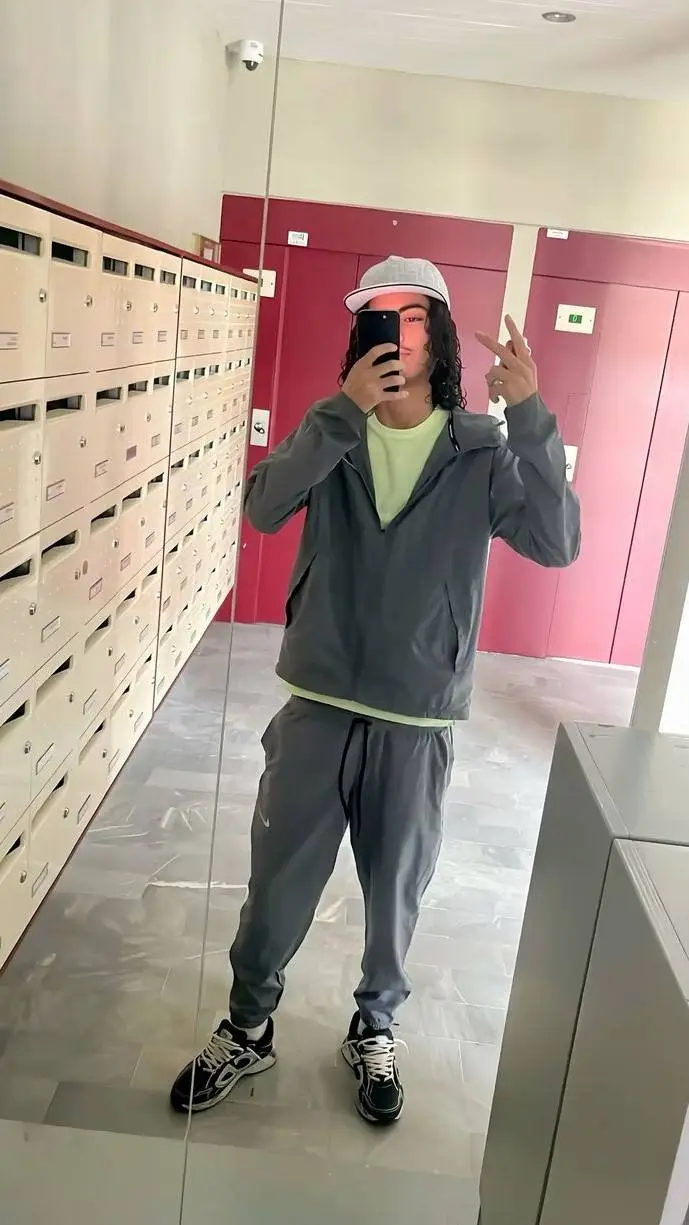 ai character: younes  background