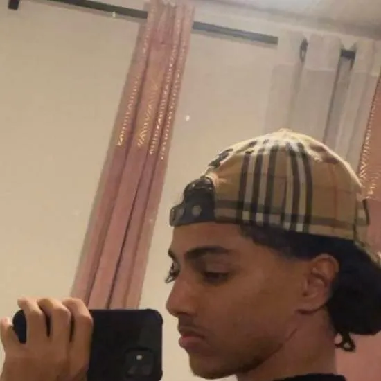 chat with ai character: Liam