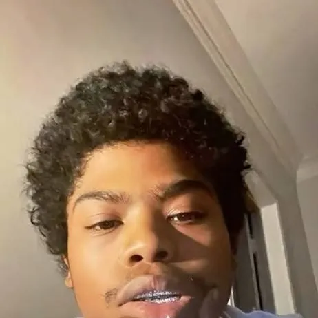 chat with ai character: Benjamin Flores jr
