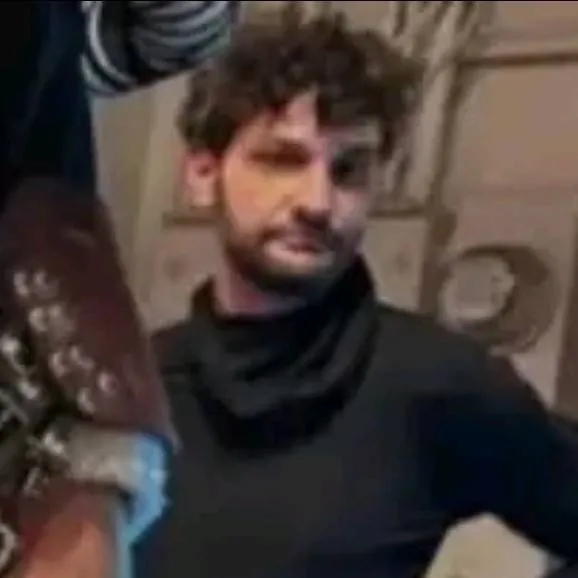 chat with ai character: TLT