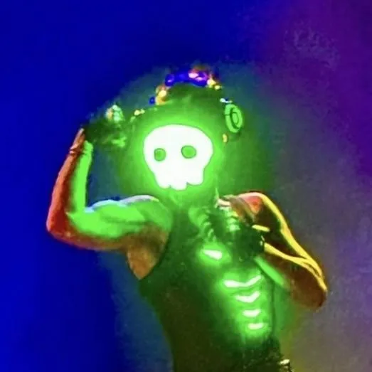 chat with ai character: TLT mall