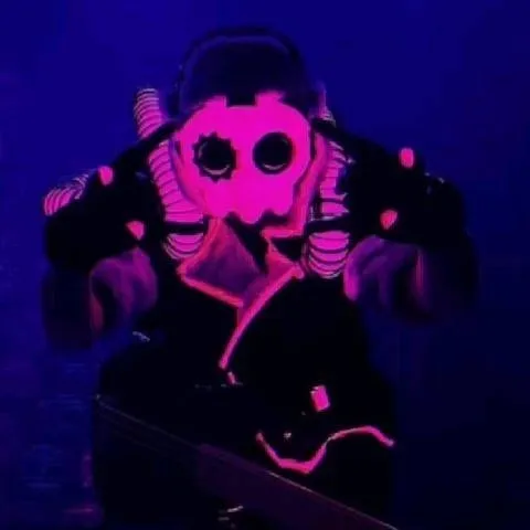 chat with ai character: TLT Comic-Con