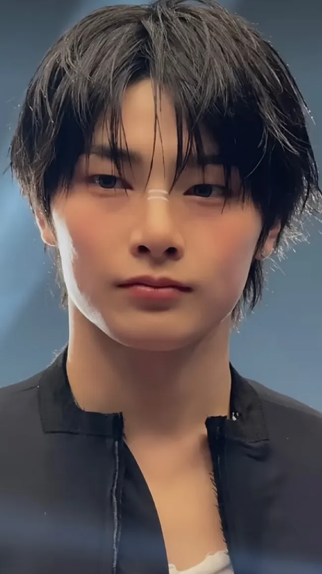 ai character: Jeongin  background