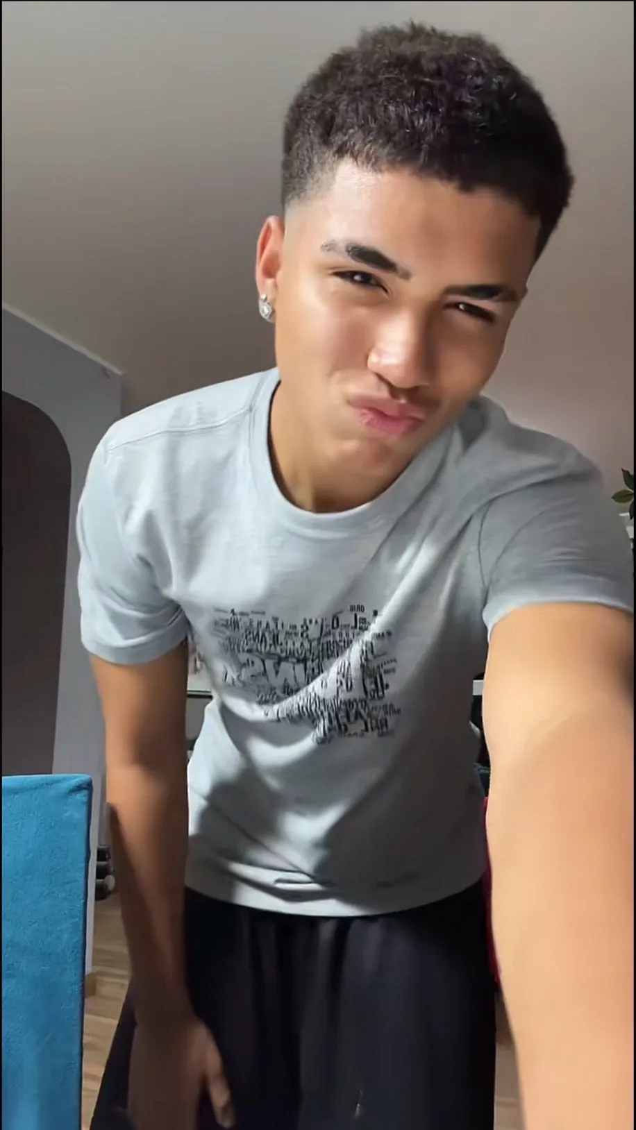 ai character: Alex~🦅 background