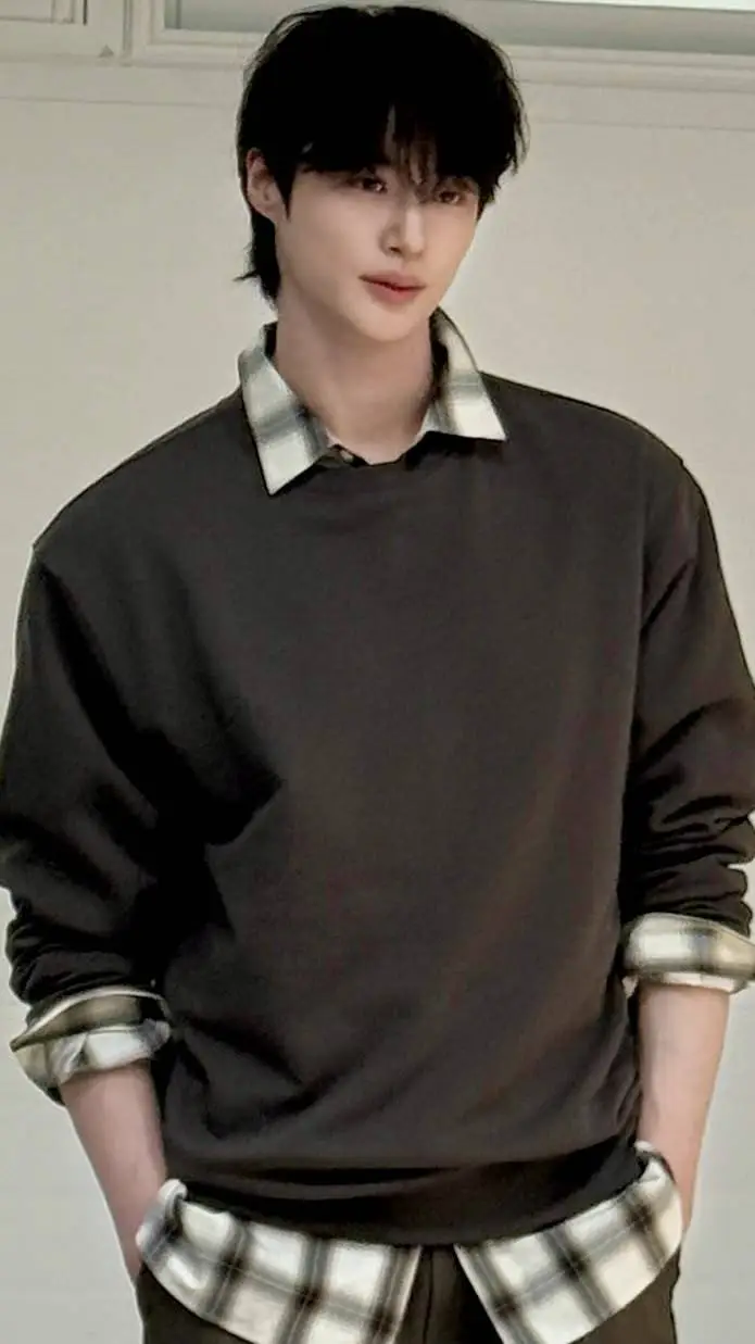 ai character: beyon woo seok  background