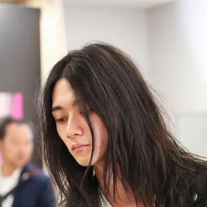 chat with ai character: Christopher storm