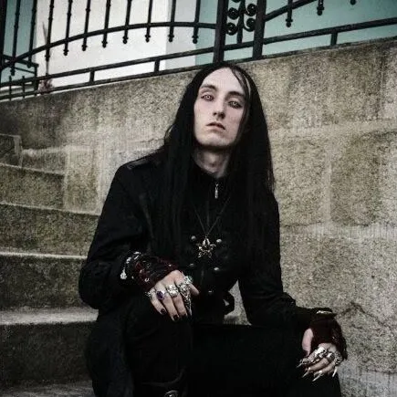 chat with ai character: Darien stone