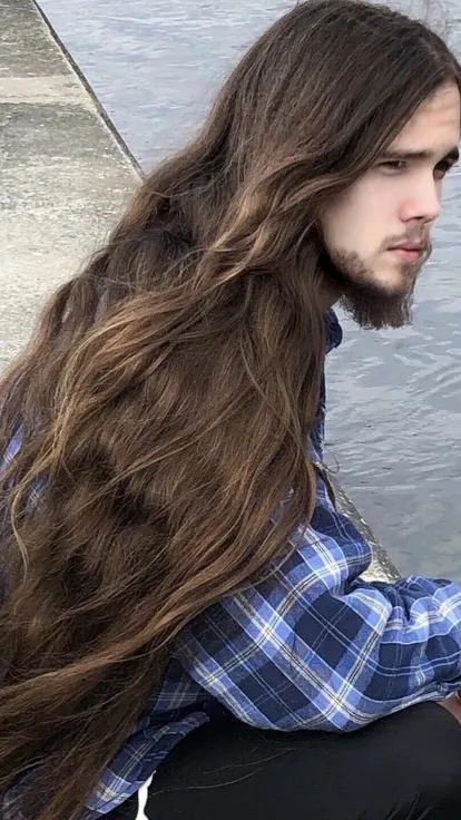 ai character: Renée ￼ background