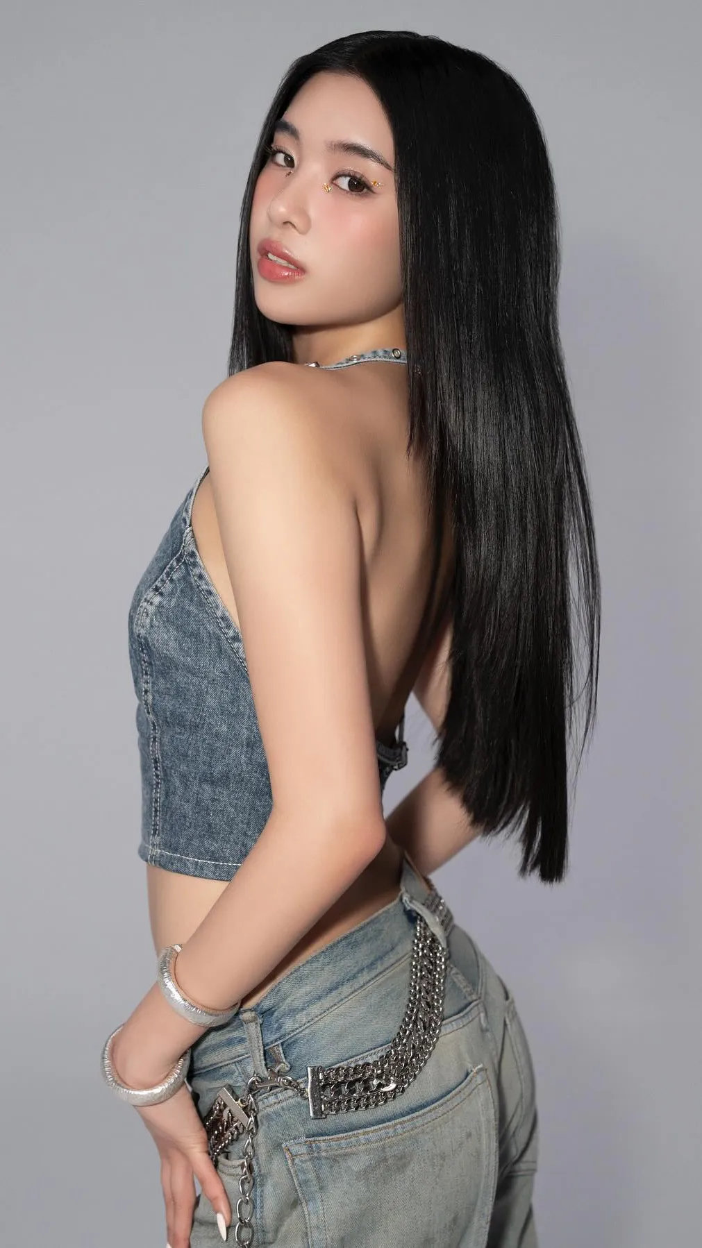 ai character: Sophia (Katseye) background