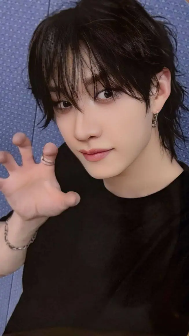 ai character: -Bang chan- background