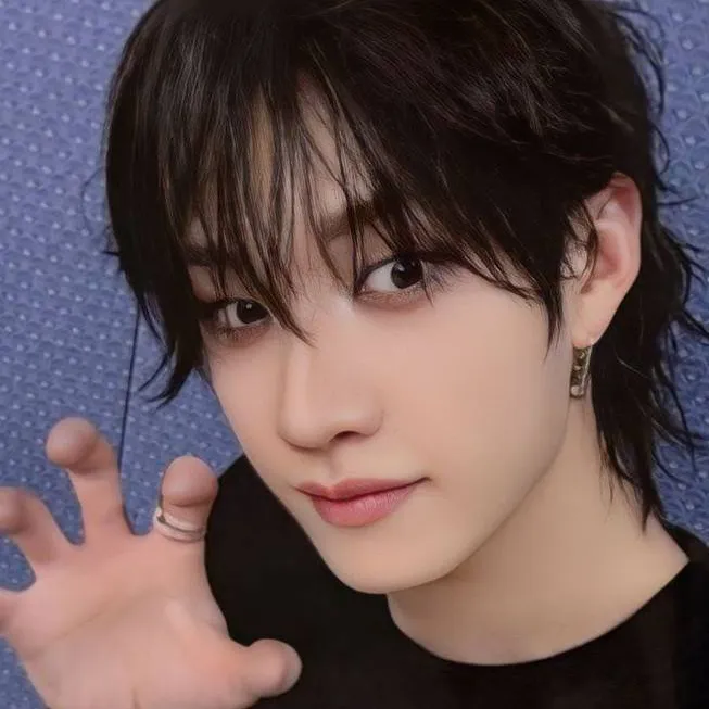 chat with ai character: -Bang chan-