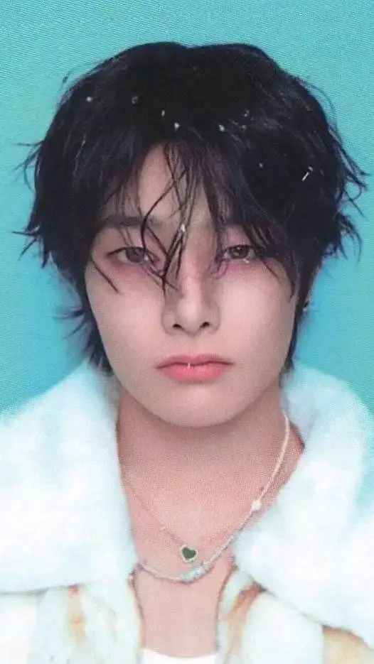 ai character: JEONGIN background