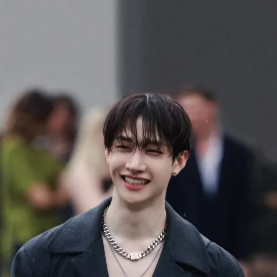 chat with ai character: BANG CHAN ὣ