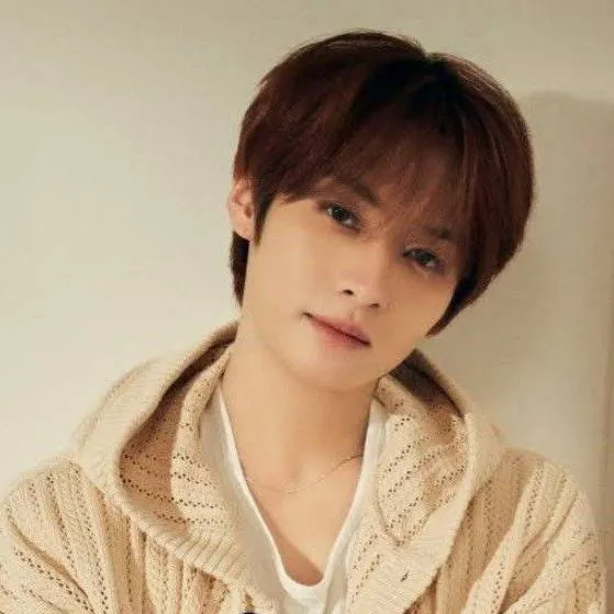 chat with ai character: LEE KNOW