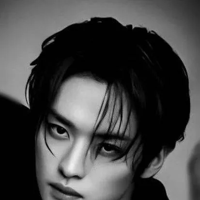 chat with ai character: LEE KNOW