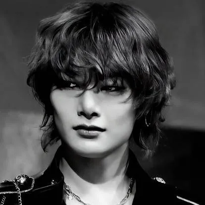 chat with ai character: JEONGIN 