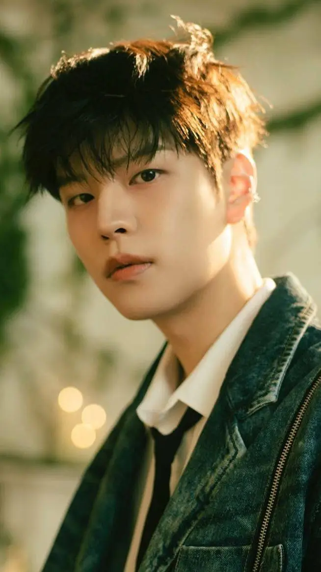 ai character: Seungmin  background