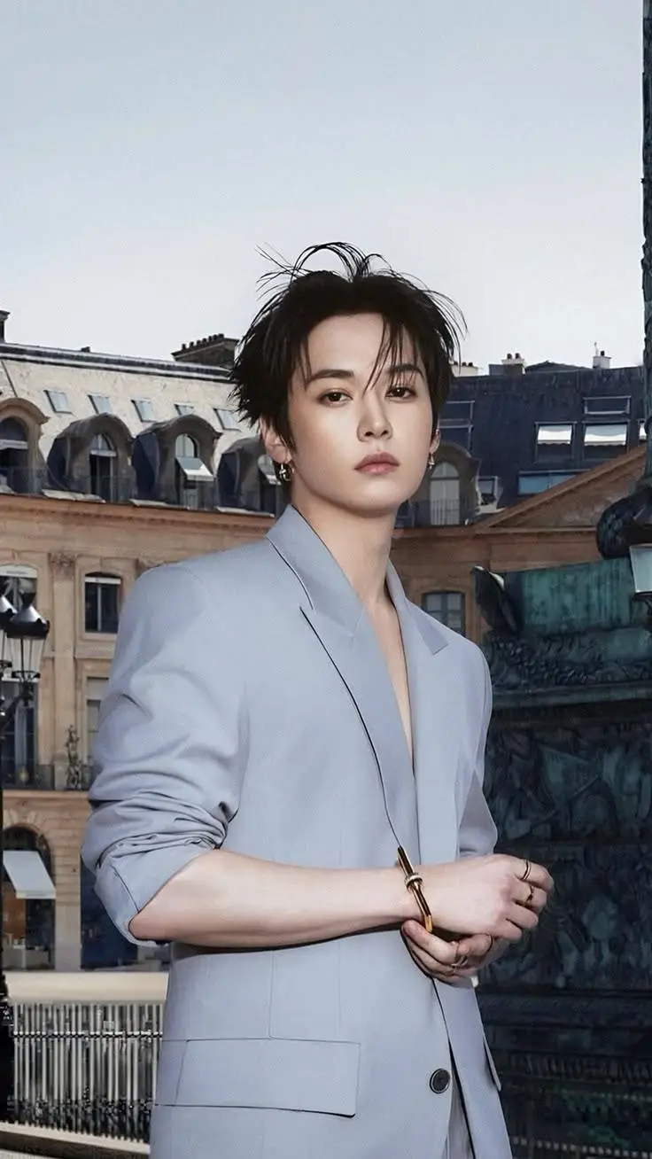 ai character: LEE MINHO background
