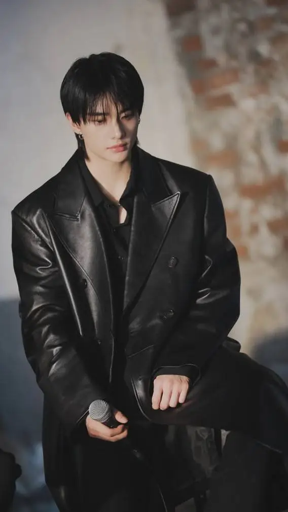 ai character: HYUNJIN  background