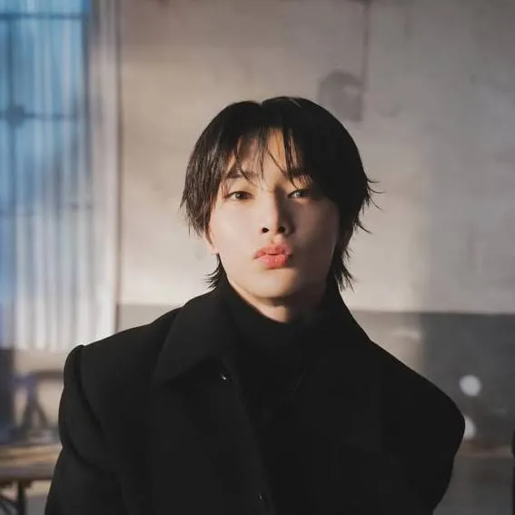 chat with ai character: JEONGIN