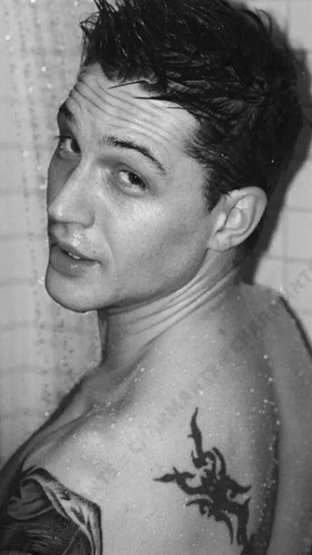 ai character: tom hardy  background