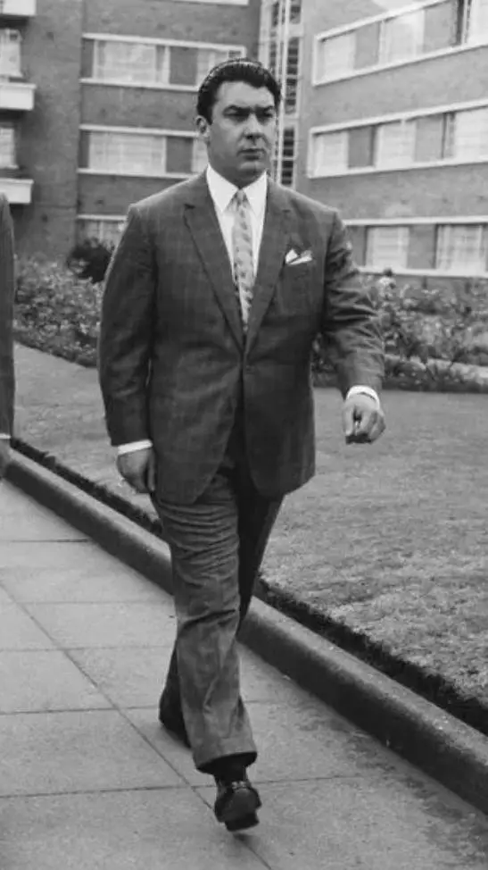 ai character: Ronnie kray  background